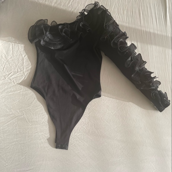 Zara Limited Edition Black BodySuit One Shoulder with Frills Size Medium New - Picture 5 of 5
